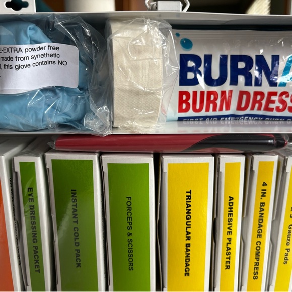 Metal First Aid Kit - Picture 13 of 14